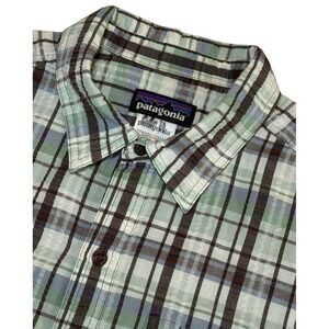 Patagonia Seersucker Shirt Men's M Organic Cotton Plaid Button Up Short Sleeve